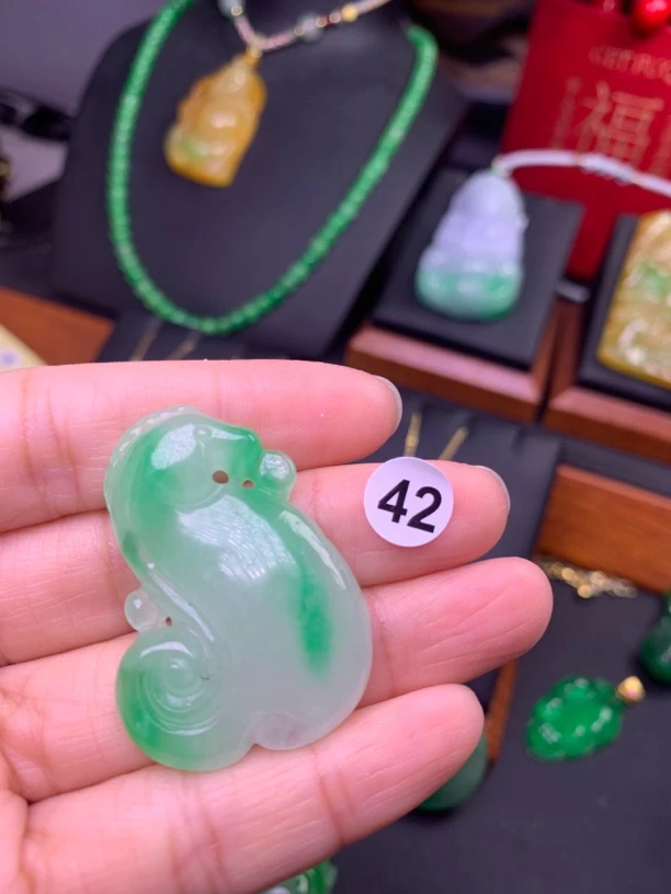 42白底青小海马吊坠