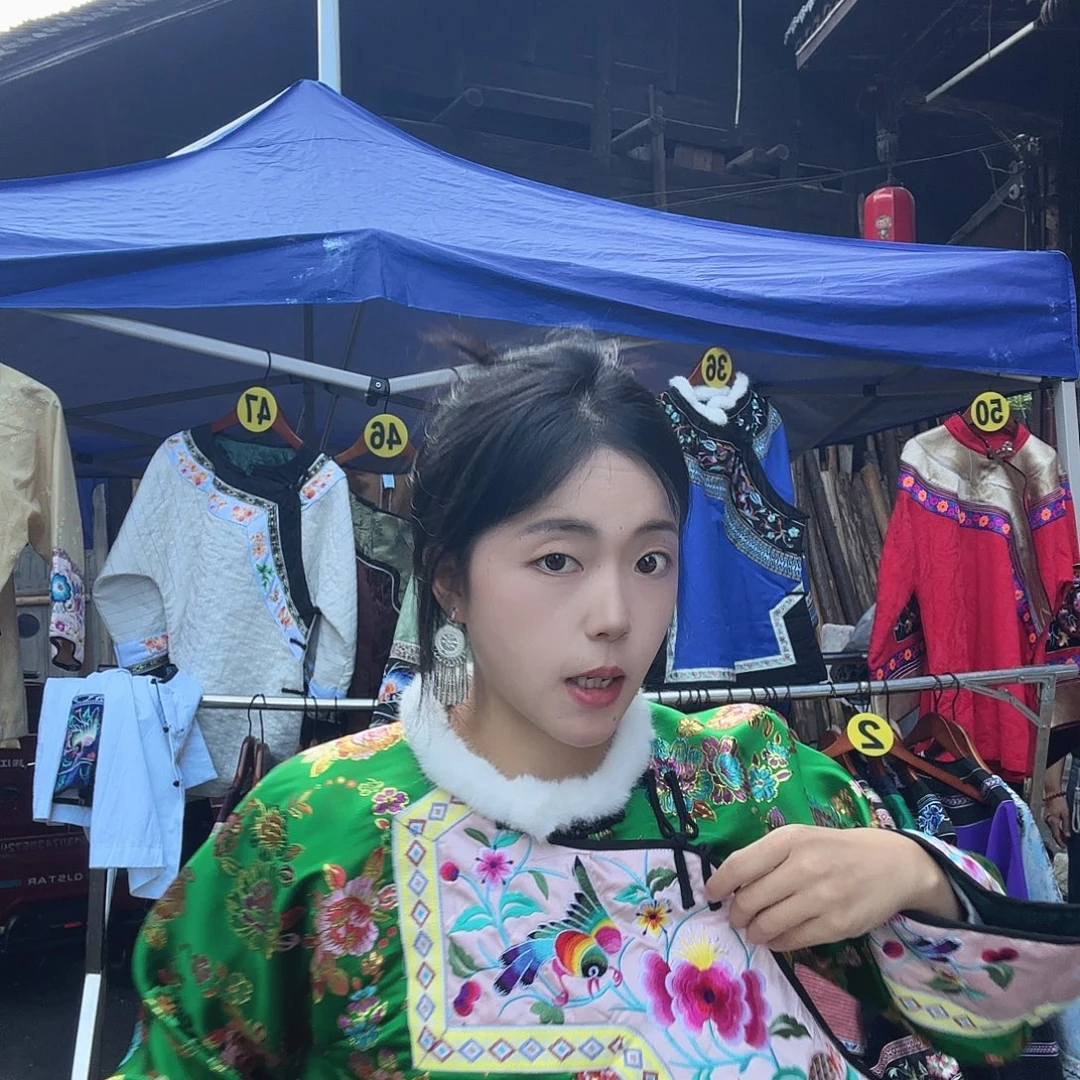 上衣富婆款大花呗湘西