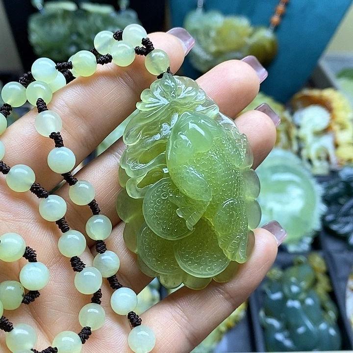 蛇纹石玉未镶嵌挂件