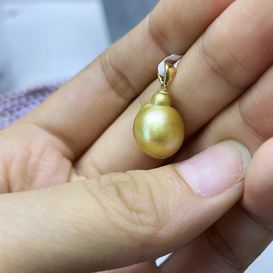 颈饰18K金镶嵌海水珍珠