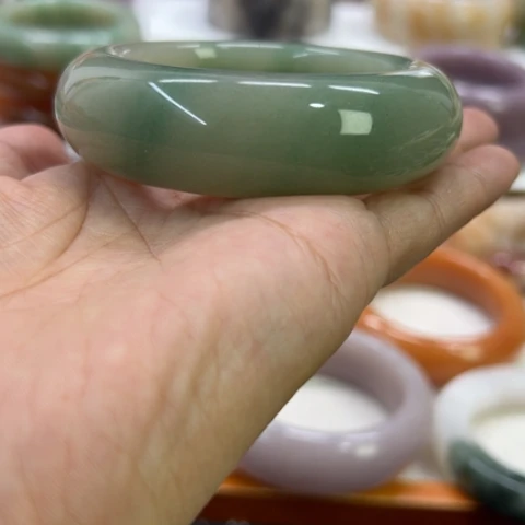 珏***石英岩玉未镶嵌手镯