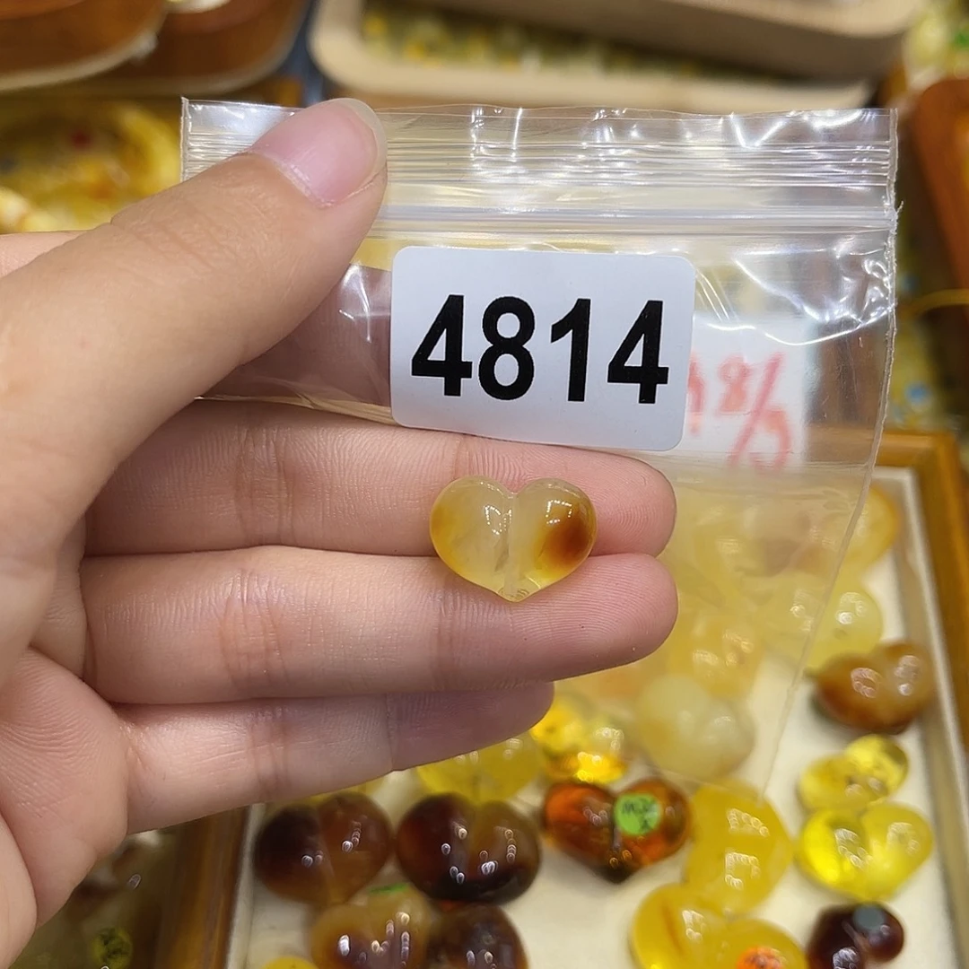 掌***人琥珀未镶嵌珠宝奇石