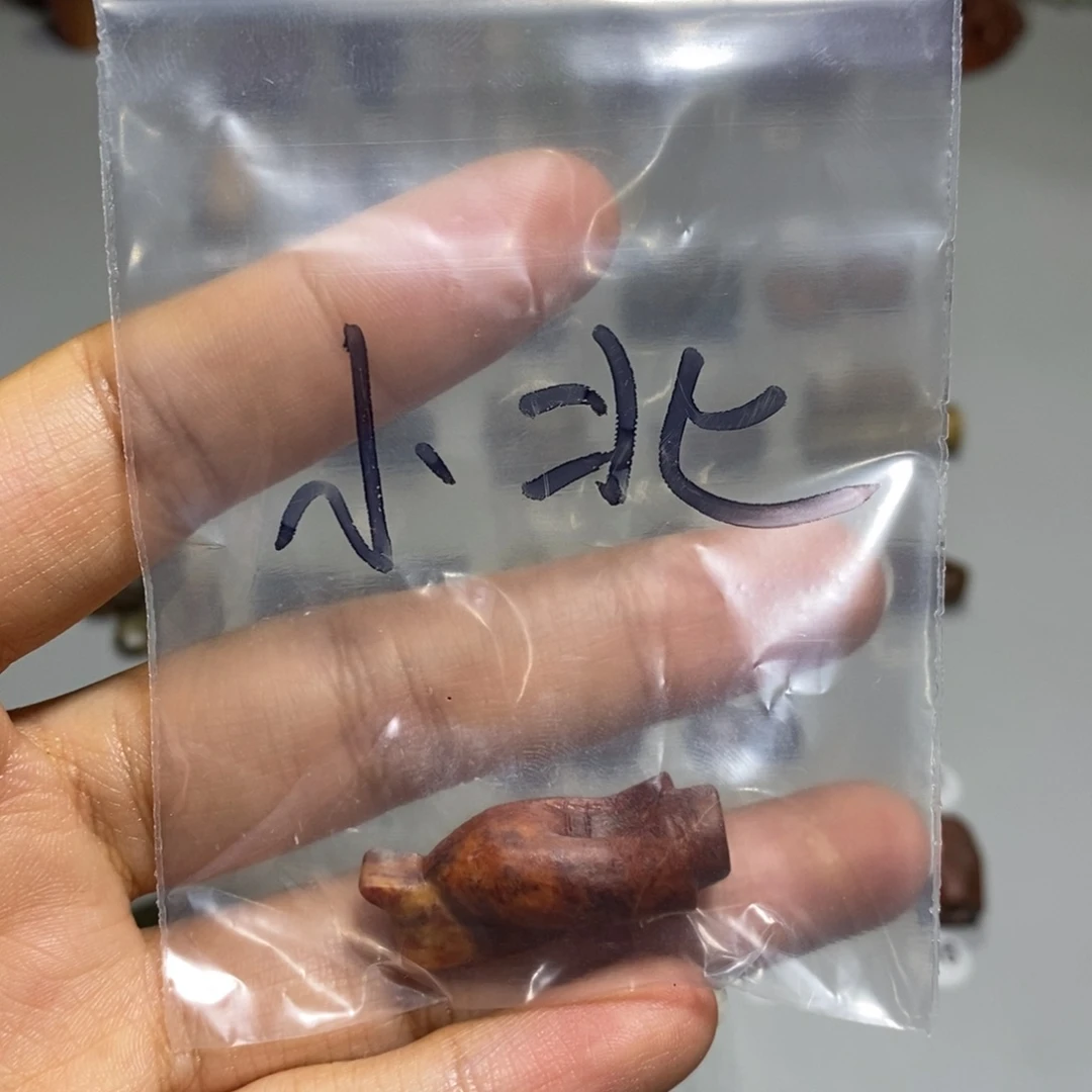 颈饰未镶嵌透闪石质玉小*