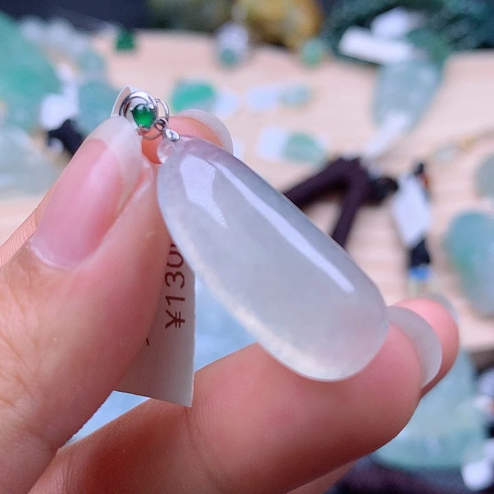 【闪购商品】翡翠颈饰18K金镶嵌翡翠吊坠