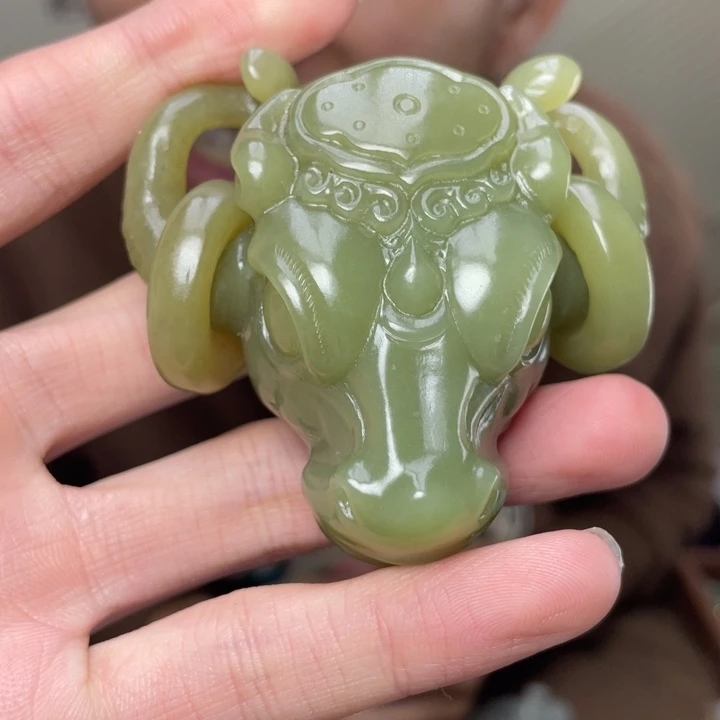 和田玉未镶嵌把件