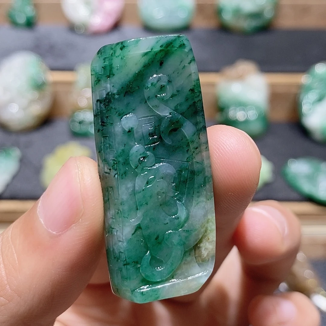 独山玉未镶嵌吊坠