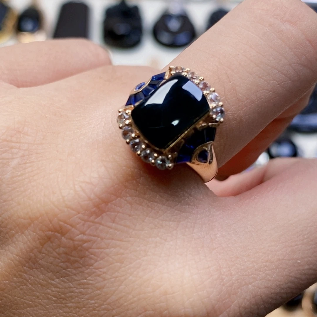 18K金镶嵌定制翡翠墨翠马鞍女戒