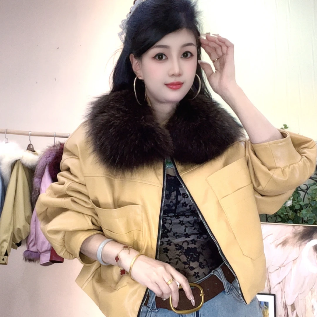 比卡陌轻奢女款貉子毛领短款时尚保暖外套P0455黄色