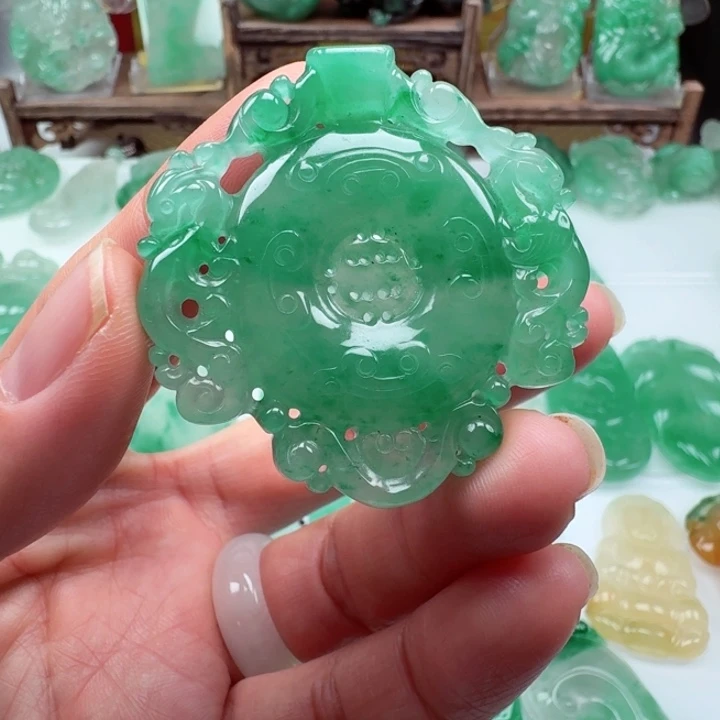 颈饰未镶嵌石英质玉