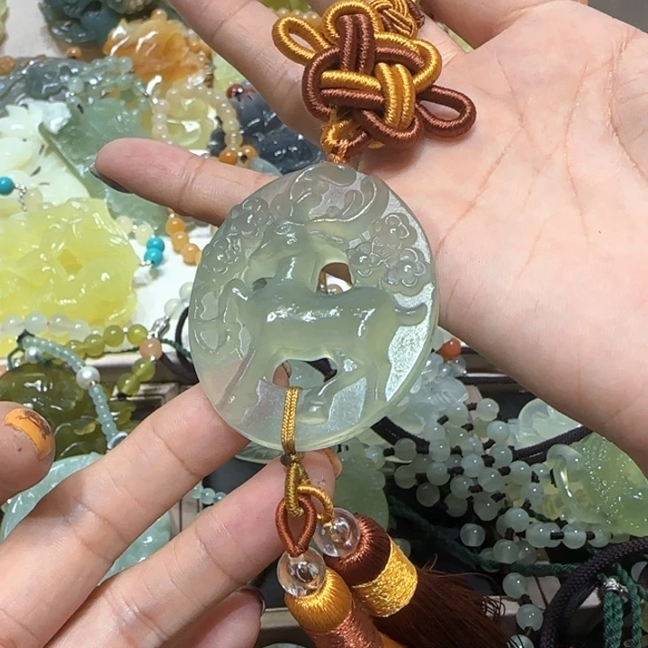 未镶嵌蛇纹石玉吊坠