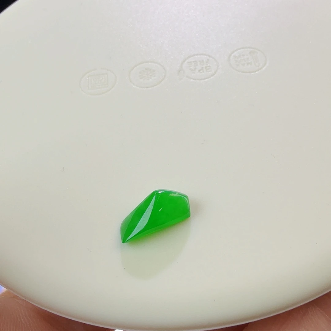 翡翠裸石满绿随行
