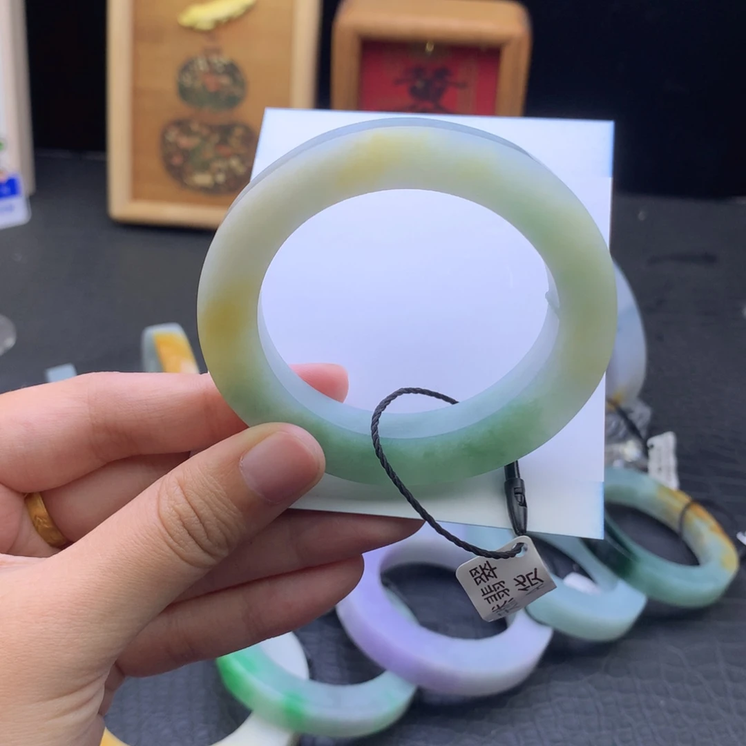 定制翡翠未镶嵌翡翠手镯