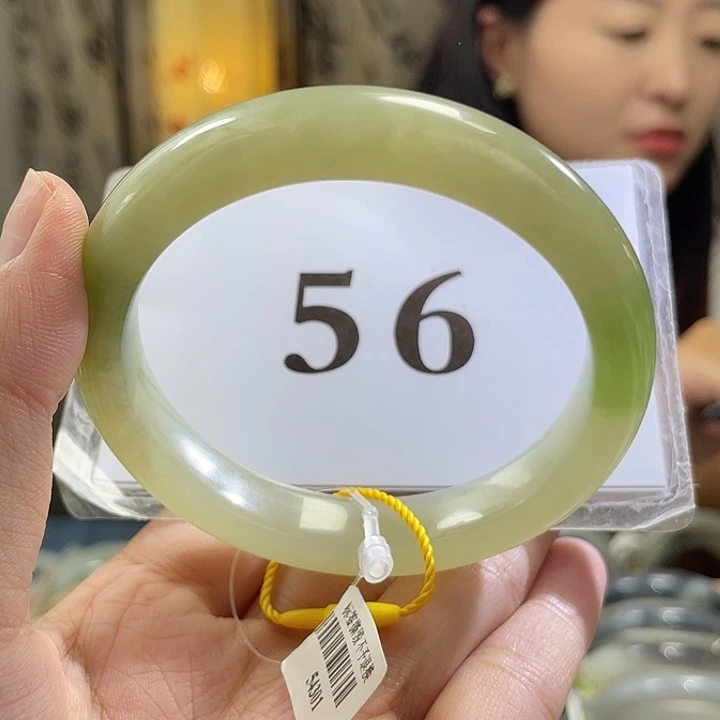 和田玉手镯未镶嵌 微瑕