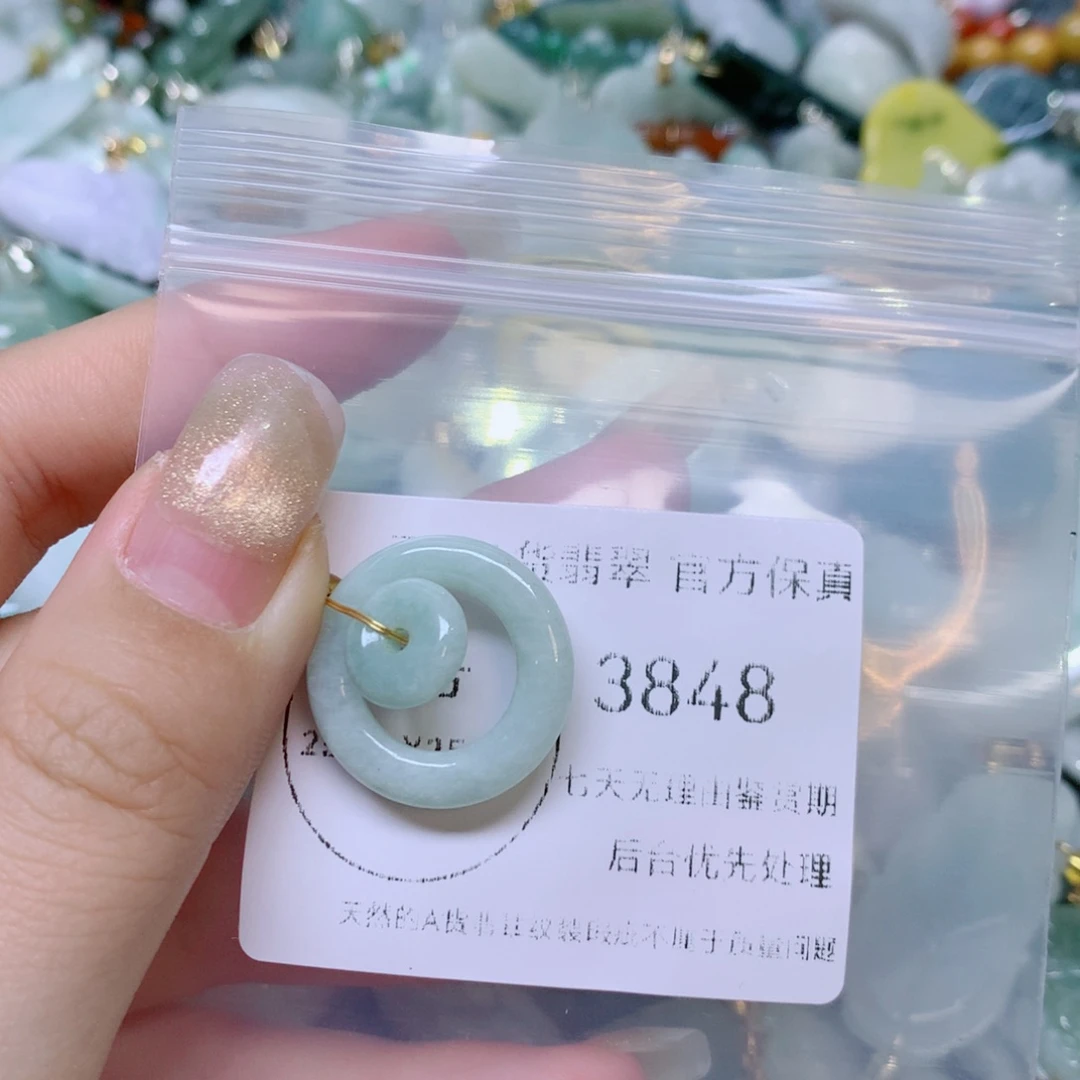 吊坠(不含链)未镶嵌翡翠