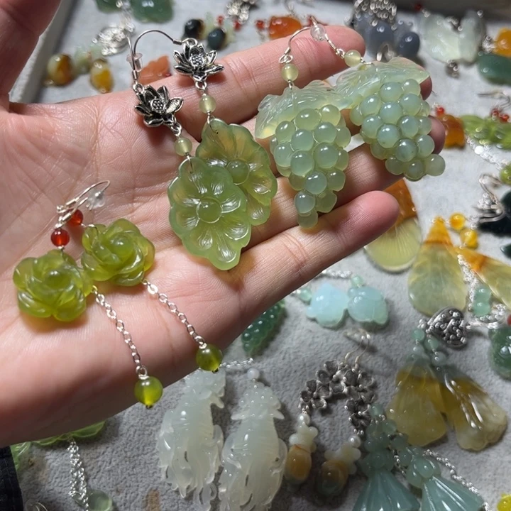 蛇纹石玉合金吊坠