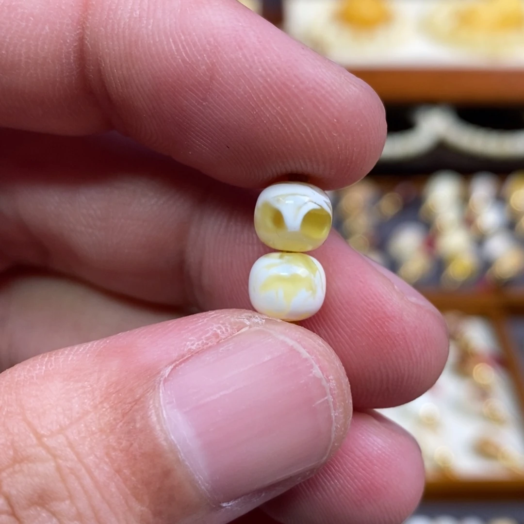 蜜蜡未镶嵌裸石配饰金瓷白老型对珠尺寸7.3