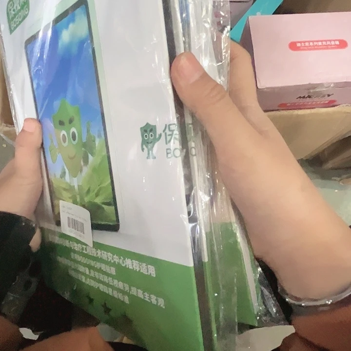 钢化膜。