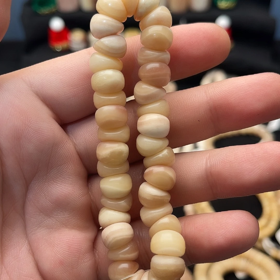 白玉菩提吊坠精品驼骨半透花大肠