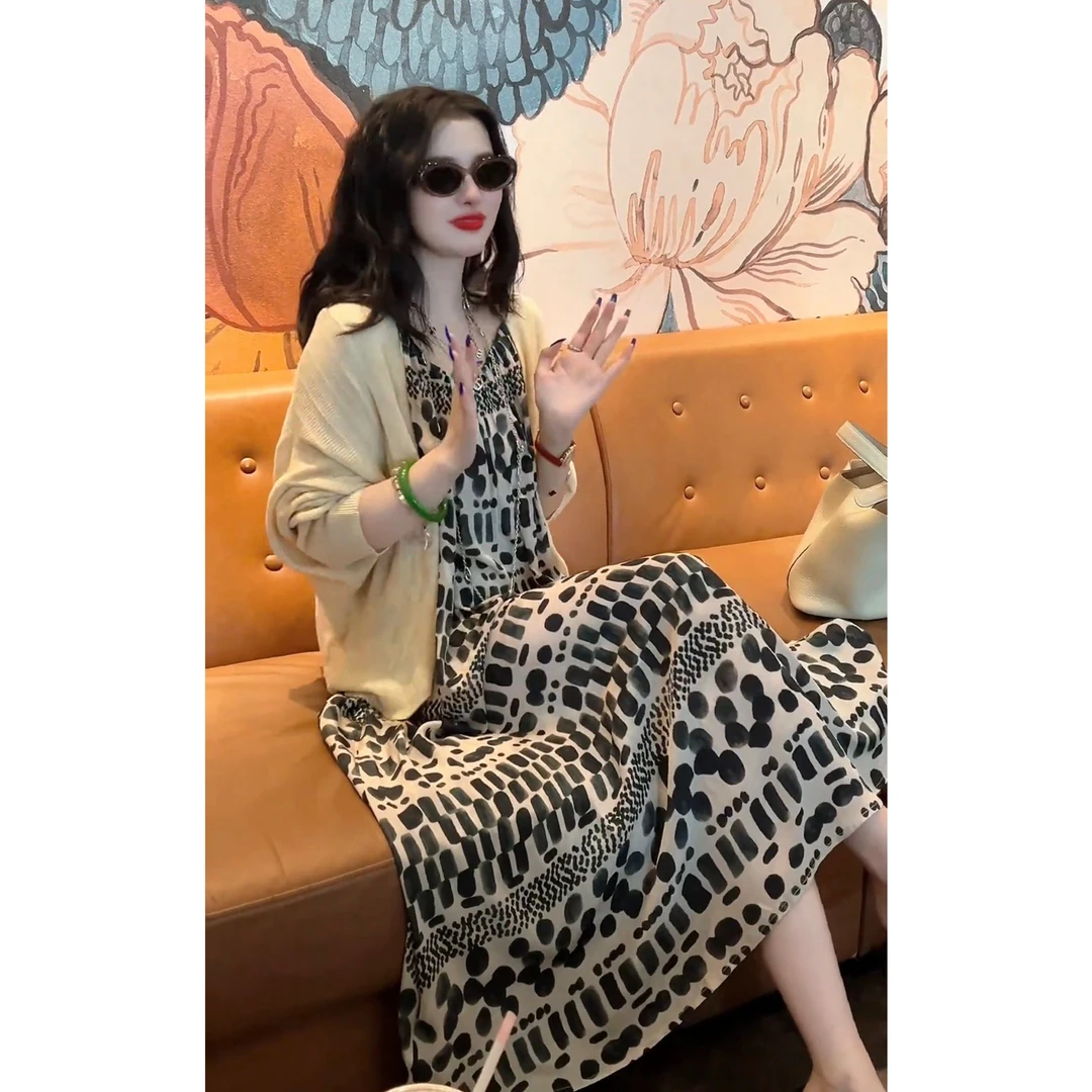 2025夏季印花吊带连衣裙      开衫8688#轻熟气质设计感显瘦时尚