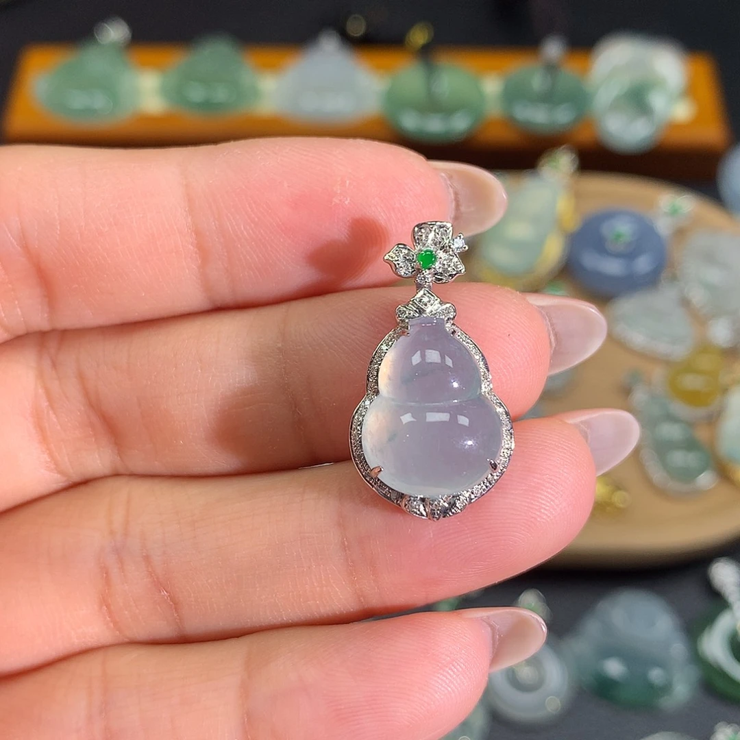 翡翠18K金镶嵌颈饰翡翠