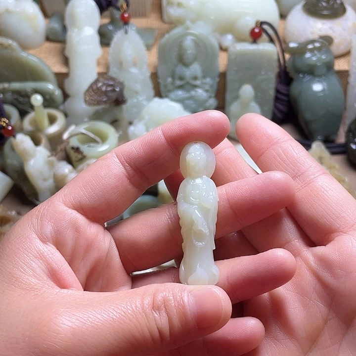 和田玉颈饰未镶嵌知*