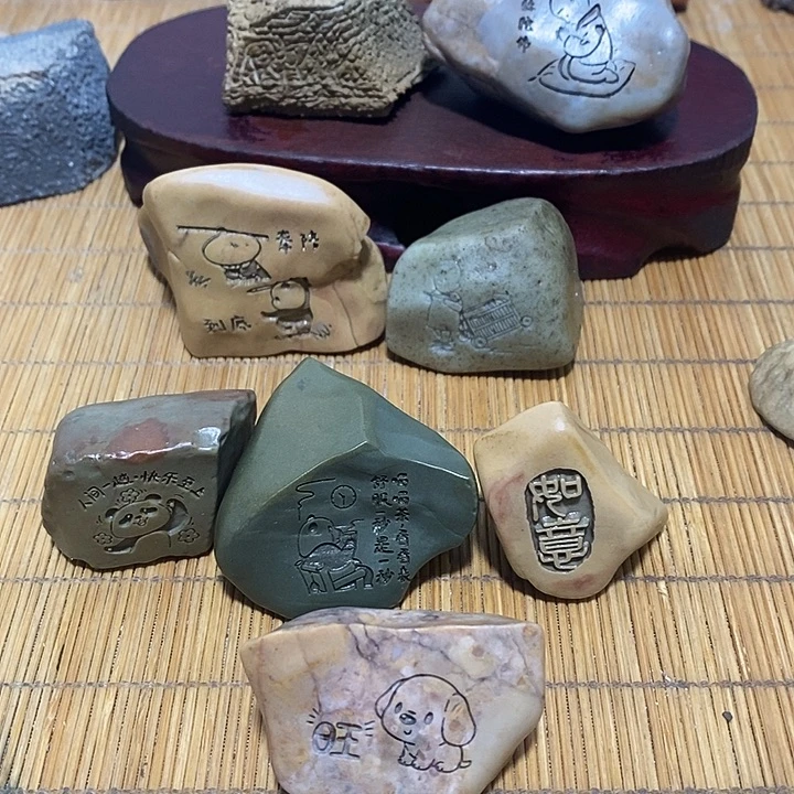 诺***敦原石雕刻工艺品手把摆件