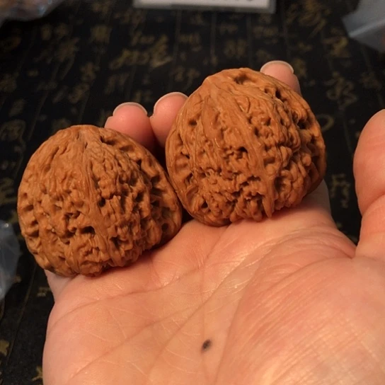 文玩核桃把件南疆石45mm