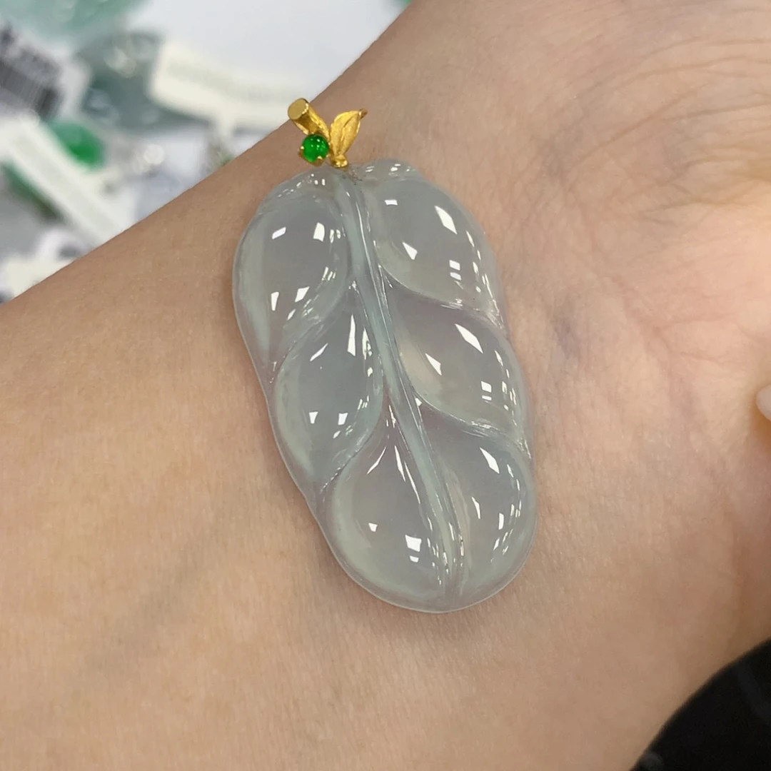 颈饰18K金镶嵌翡翠