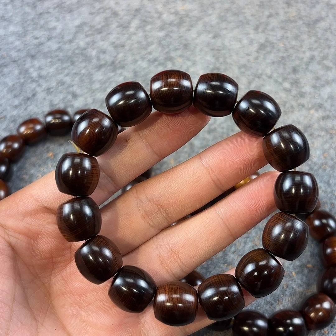 崖柏太行崖柏绿色结油手串五灵脂1.5鼓型