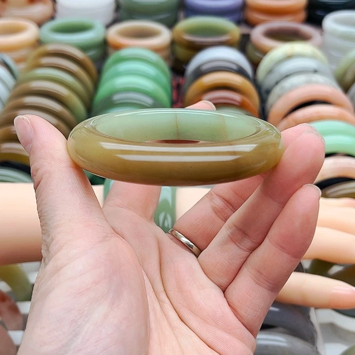 未镶嵌手镯（圆镯）石英质玉