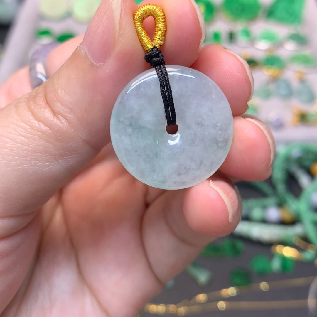 翡翠未镶嵌颈饰有纹裂