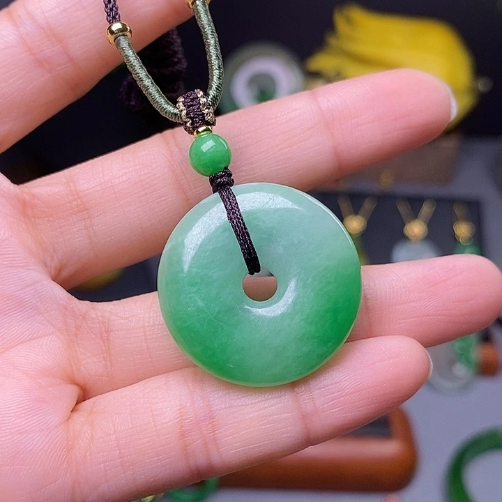 吊坠(赠链)未镶嵌翡翠