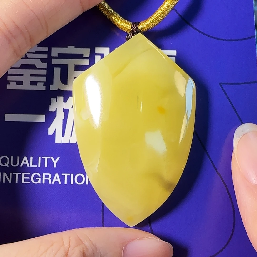 蜜蜡未镶嵌颈饰金白盾牌吊坠