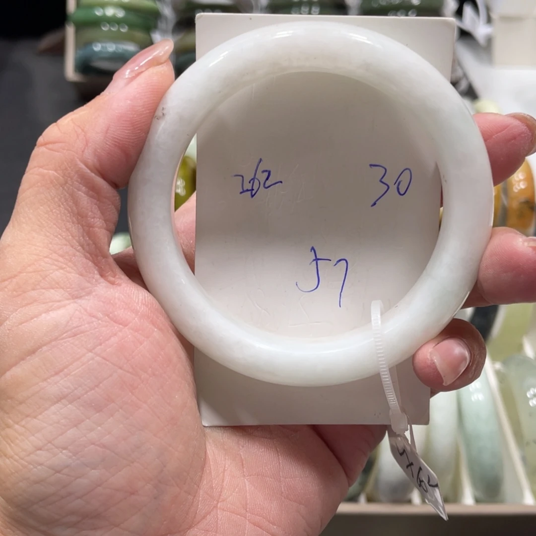 張***n未镶嵌蛇纹石玉手镯
