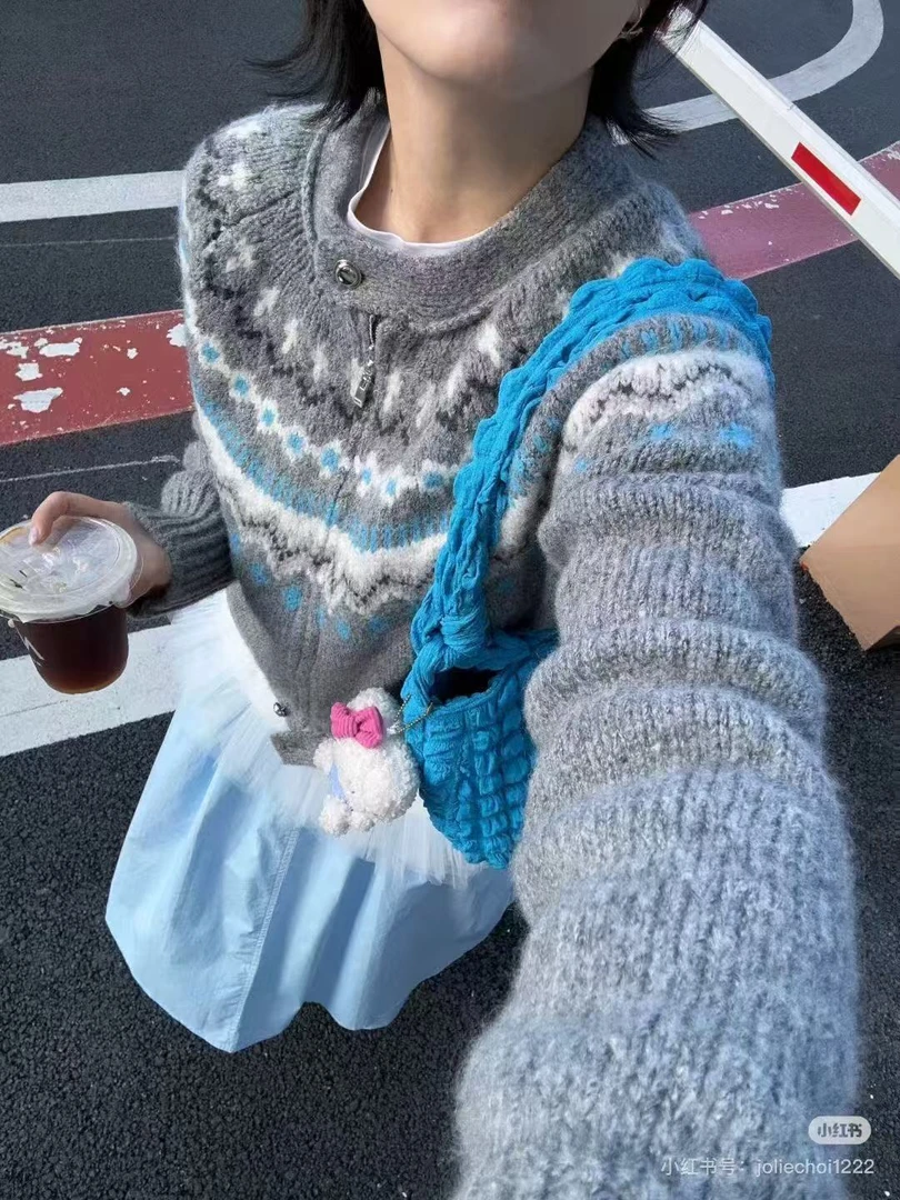 2122三炫轻奢女装新款设计感气质百搭开衫上衣