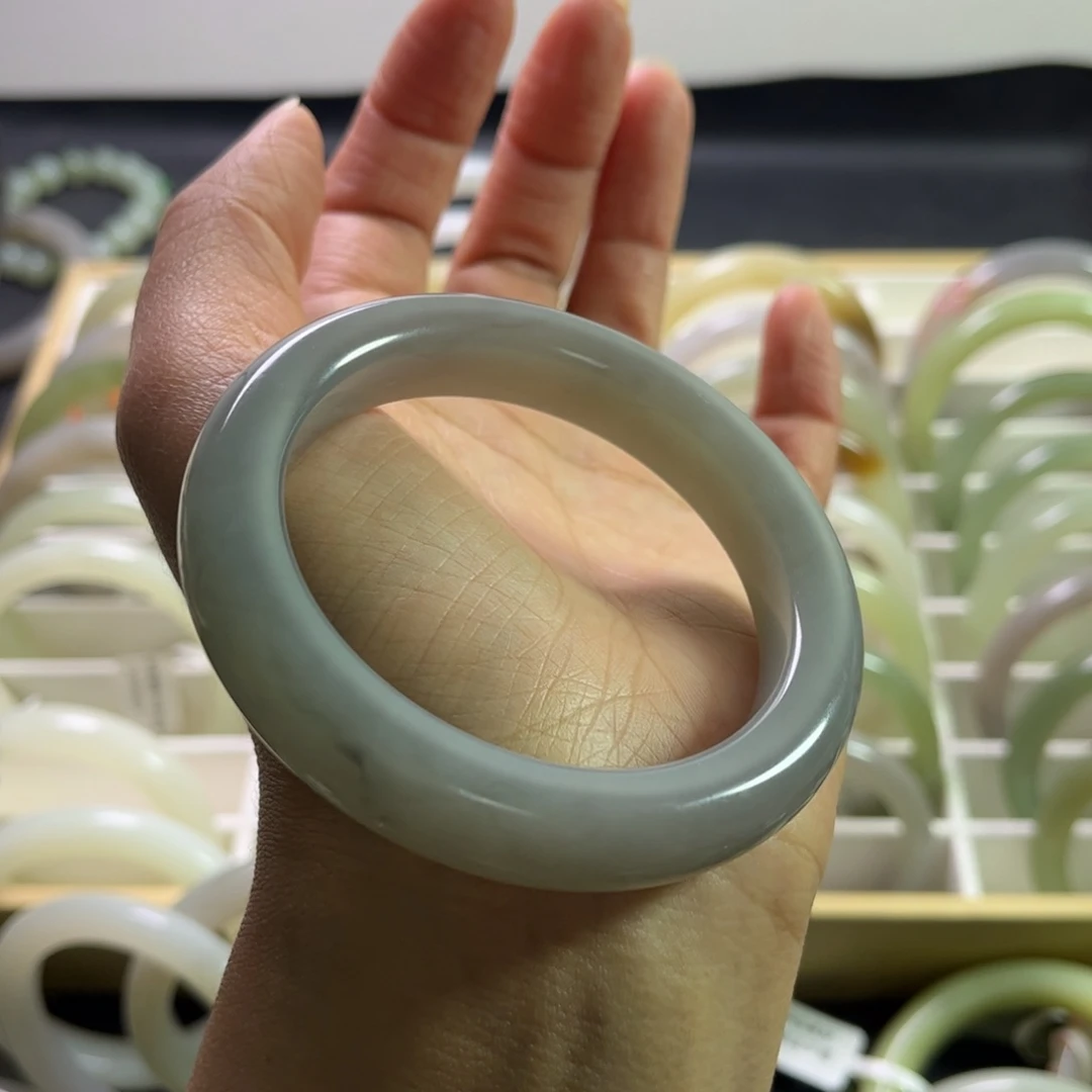 和田玉手镯56圈口未镶嵌哇*