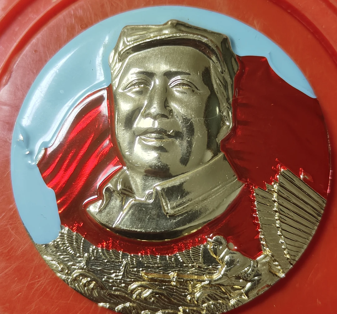 百万雄师过大江彩版佩戴像章