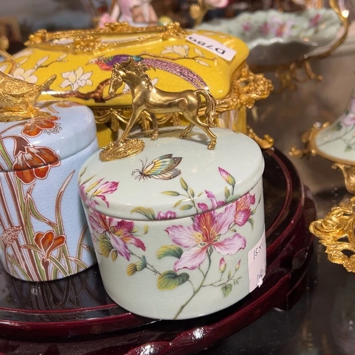 陶瓷铜配瓷收纳盒首饰盒高15厘米直径11厘米