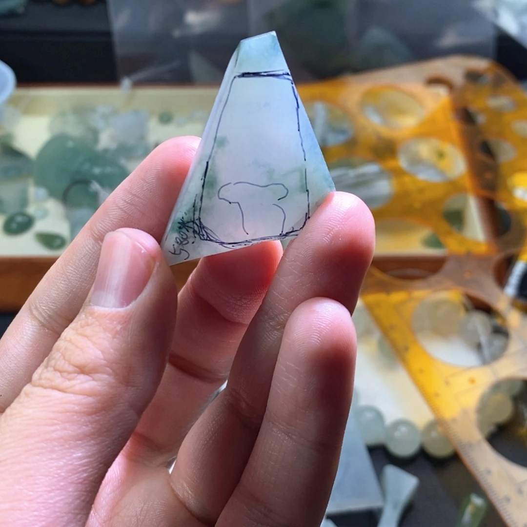 小***。翡翠未镶嵌颈饰定制