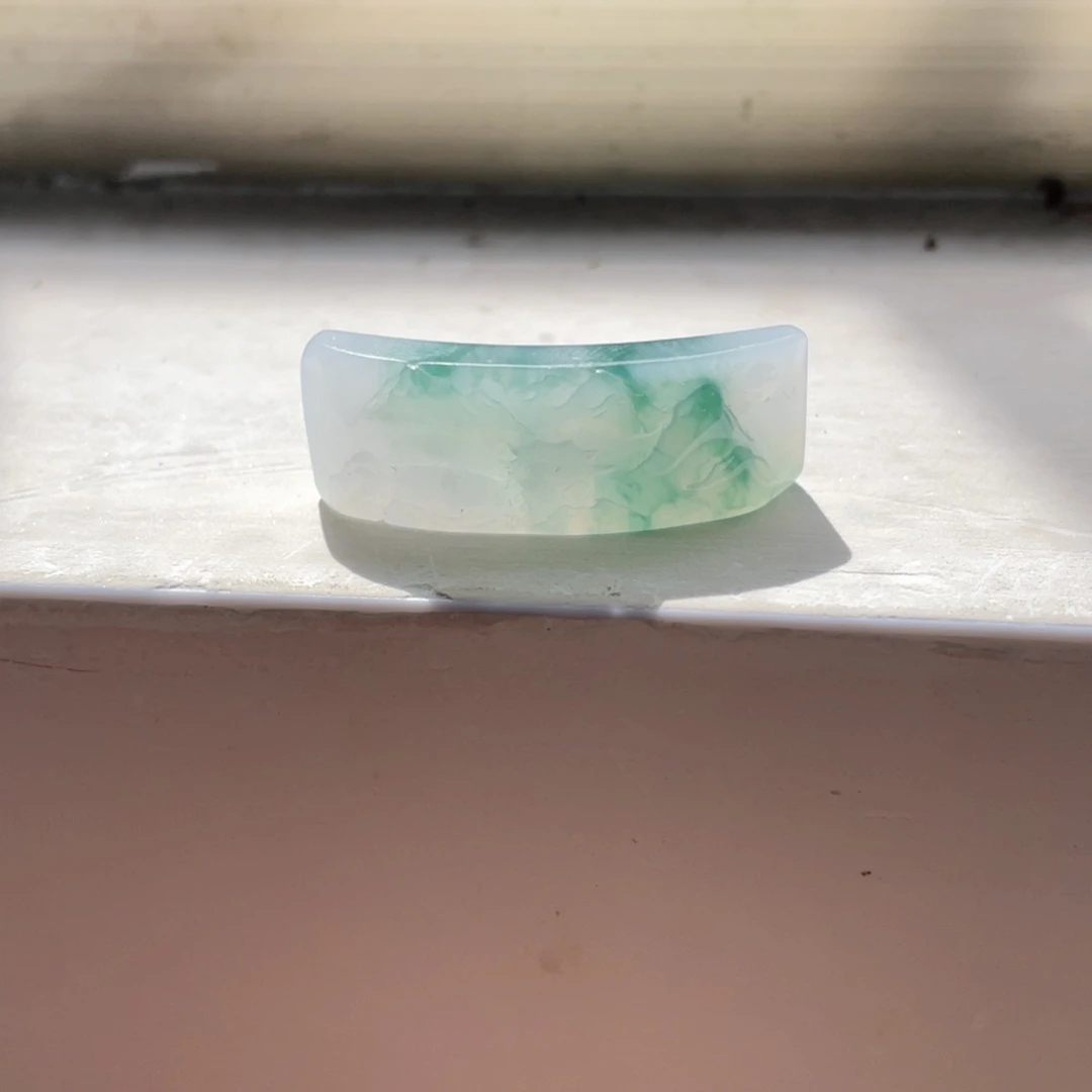 翡翠挂件未镶嵌   翡翠