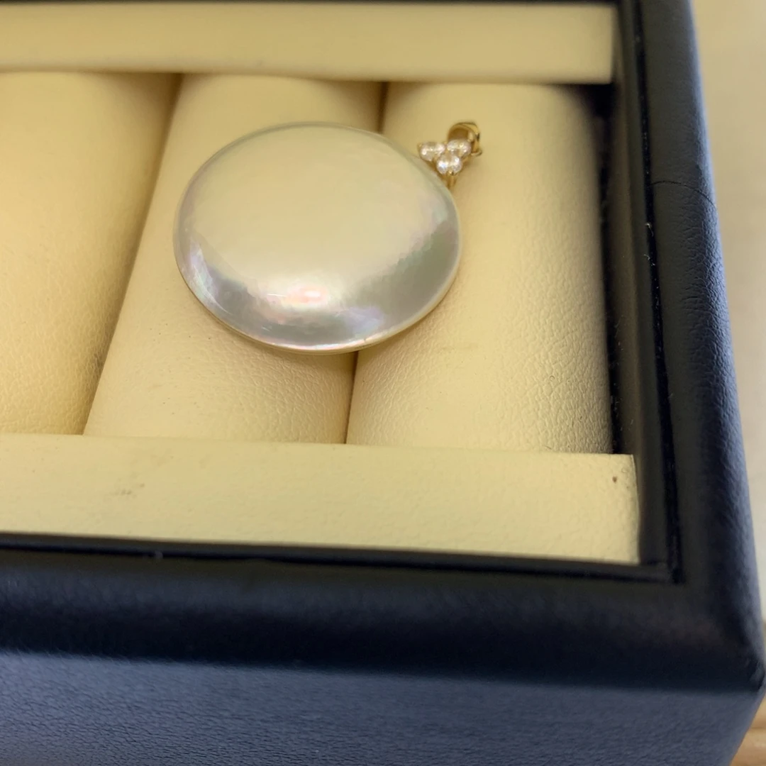 拼合珍珠（马贝珠）18K金镶嵌吊坠(不含链)