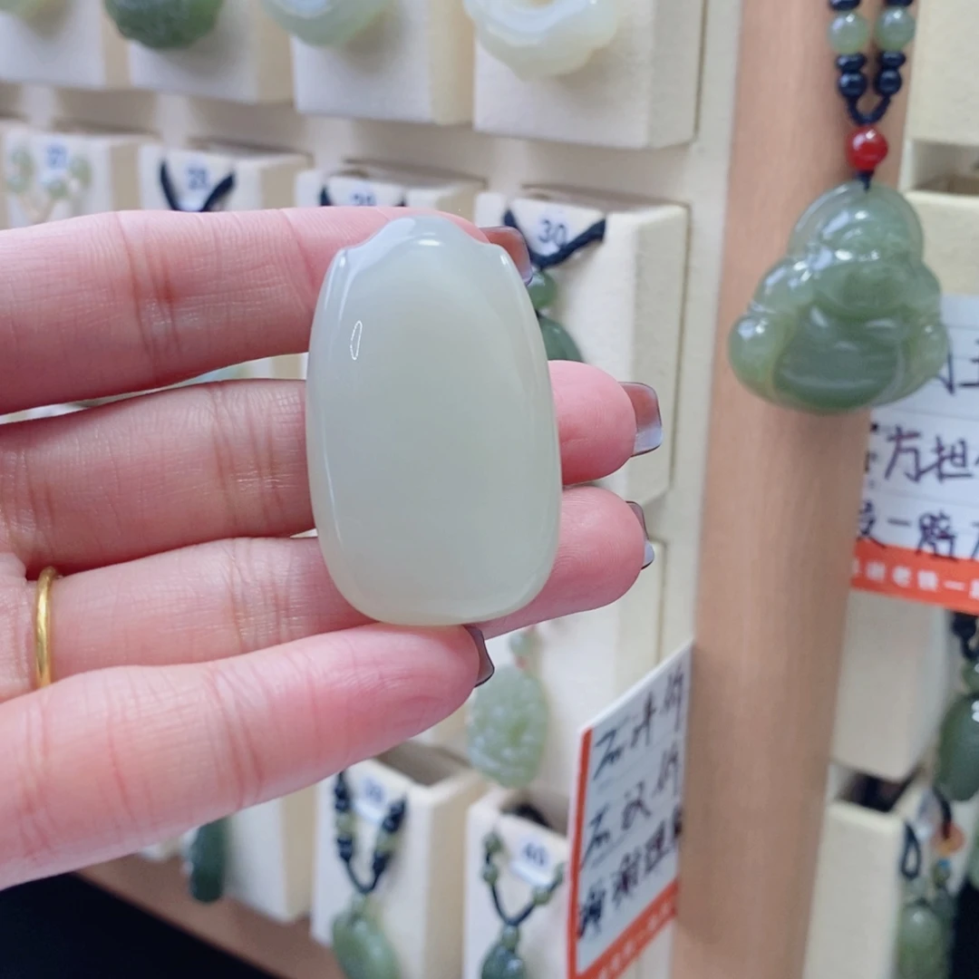 爱***光和田玉未镶嵌颈饰