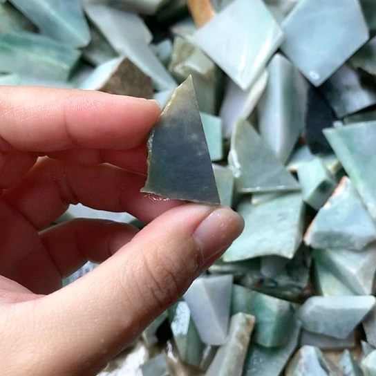 翡翠挂件未镶嵌T****马翡翠原石