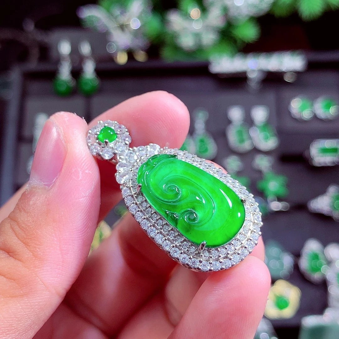 颈饰未镶嵌翡翠天然