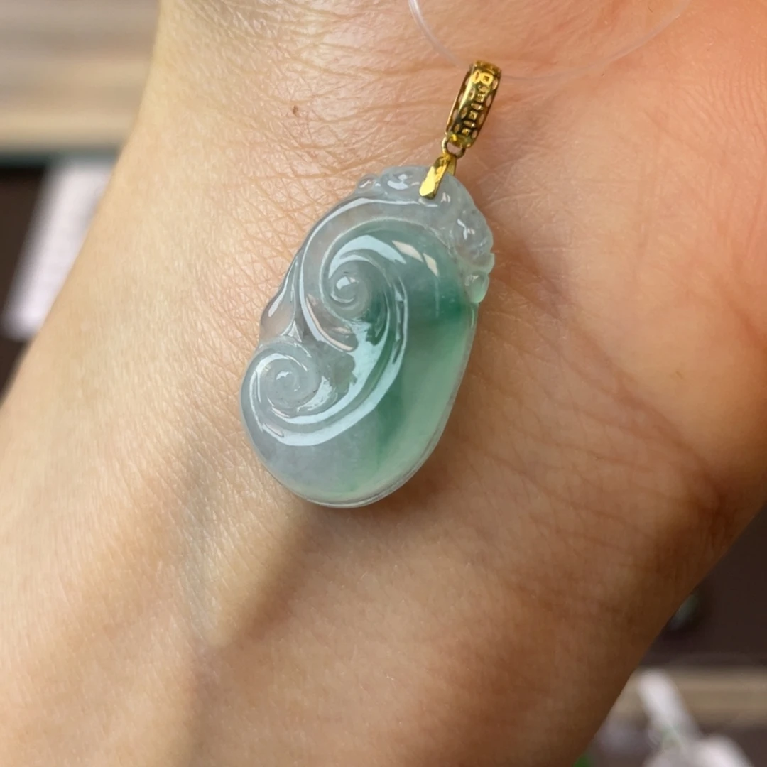 翡翠18K金镶嵌颈饰