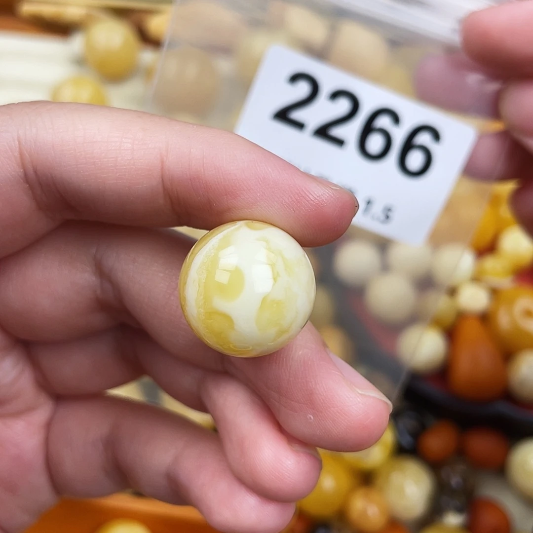 未镶嵌琥珀珠宝奇石小坑18