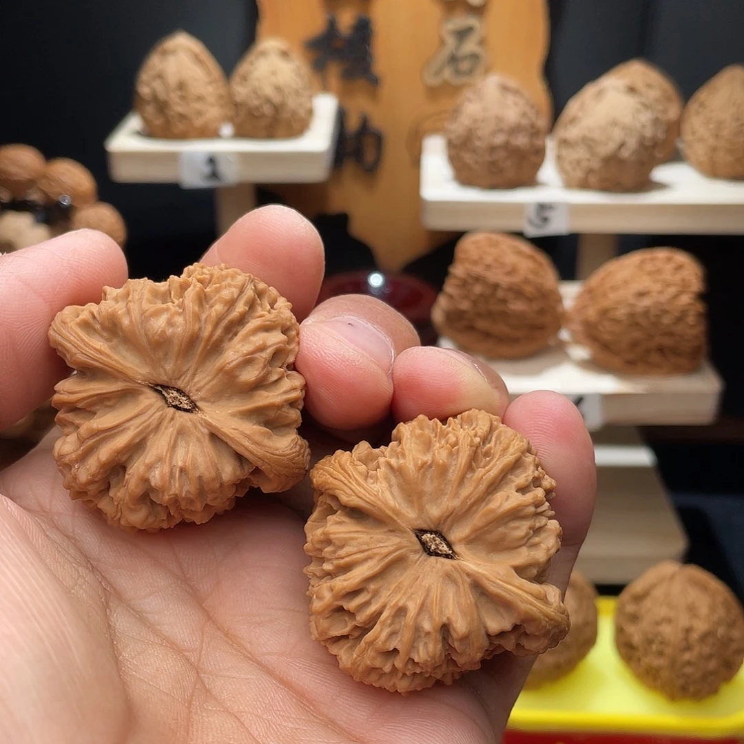 谢***强桃核吊坠南疆石44/43:43全品无修无黄