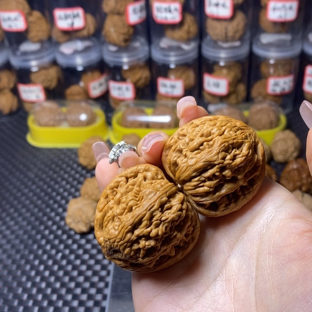 文玩核桃吊坠虎头王43