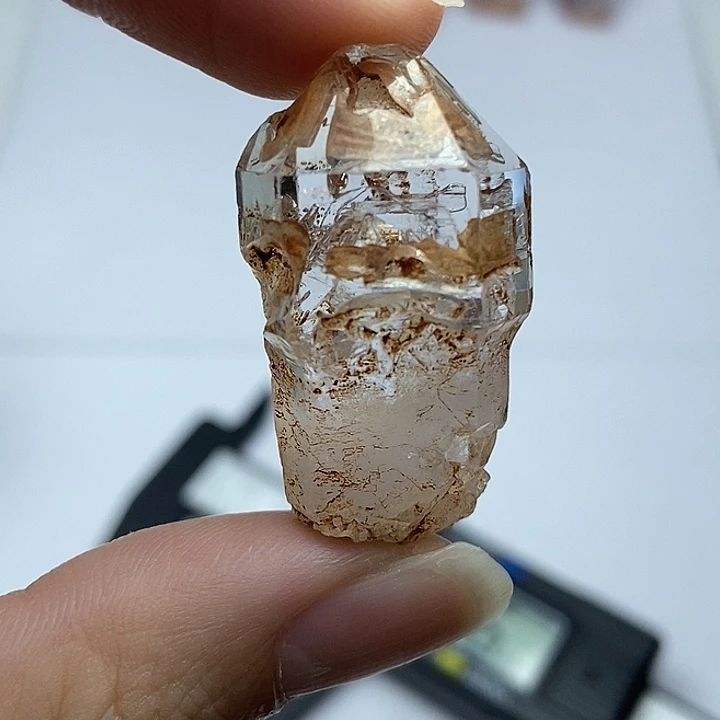 未镶嵌颈饰水晶红泥闪灵钻