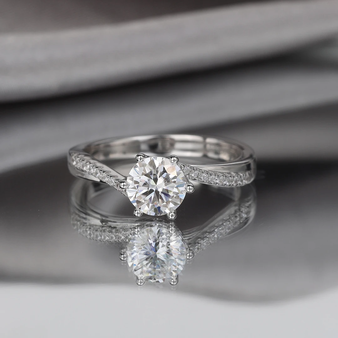 925银莫桑石戒指 【微镶扭臂皇冠】时尚结婚女款